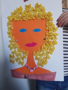 Szkolny konkurs plastyczny “Portret mojej mamy”