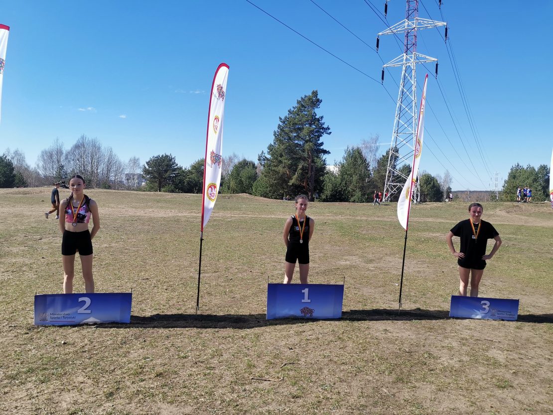dekoracja dziewcząt r 2011 1000m