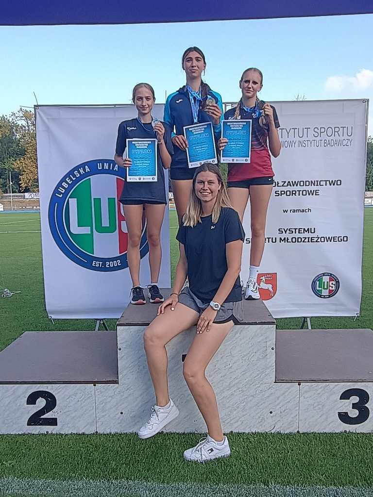 Zawodniczki na podium
