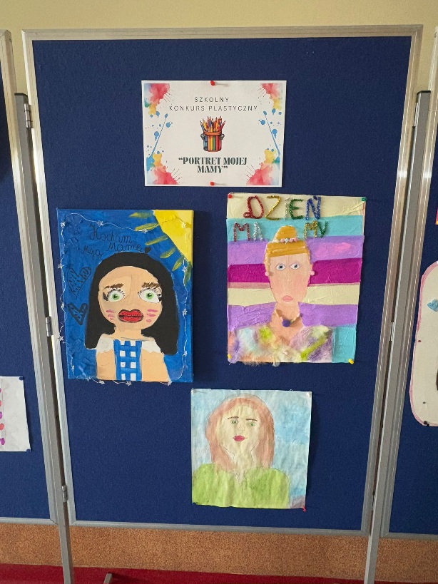 Wystawa prac plastycznych do konkursu "Portret mojej mamy"