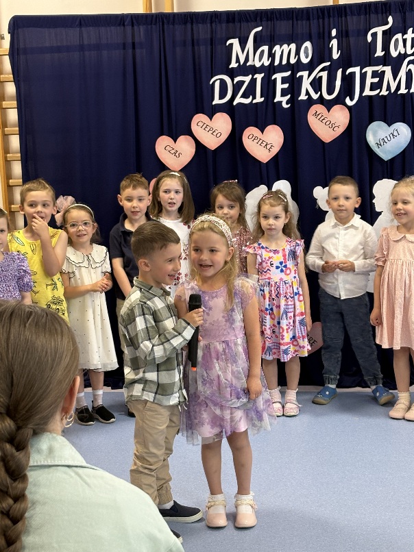 Dzieci mówią wiersze z okazji Dnia Rodziny