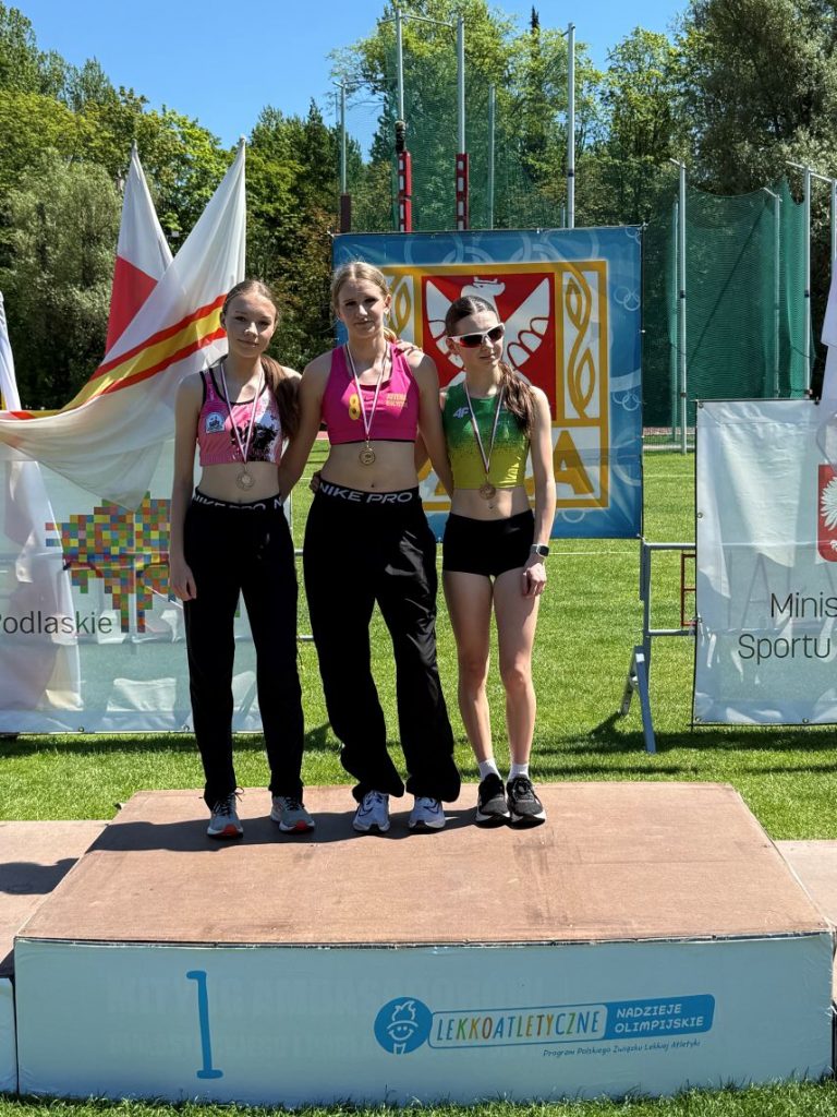zawodniczki na podium